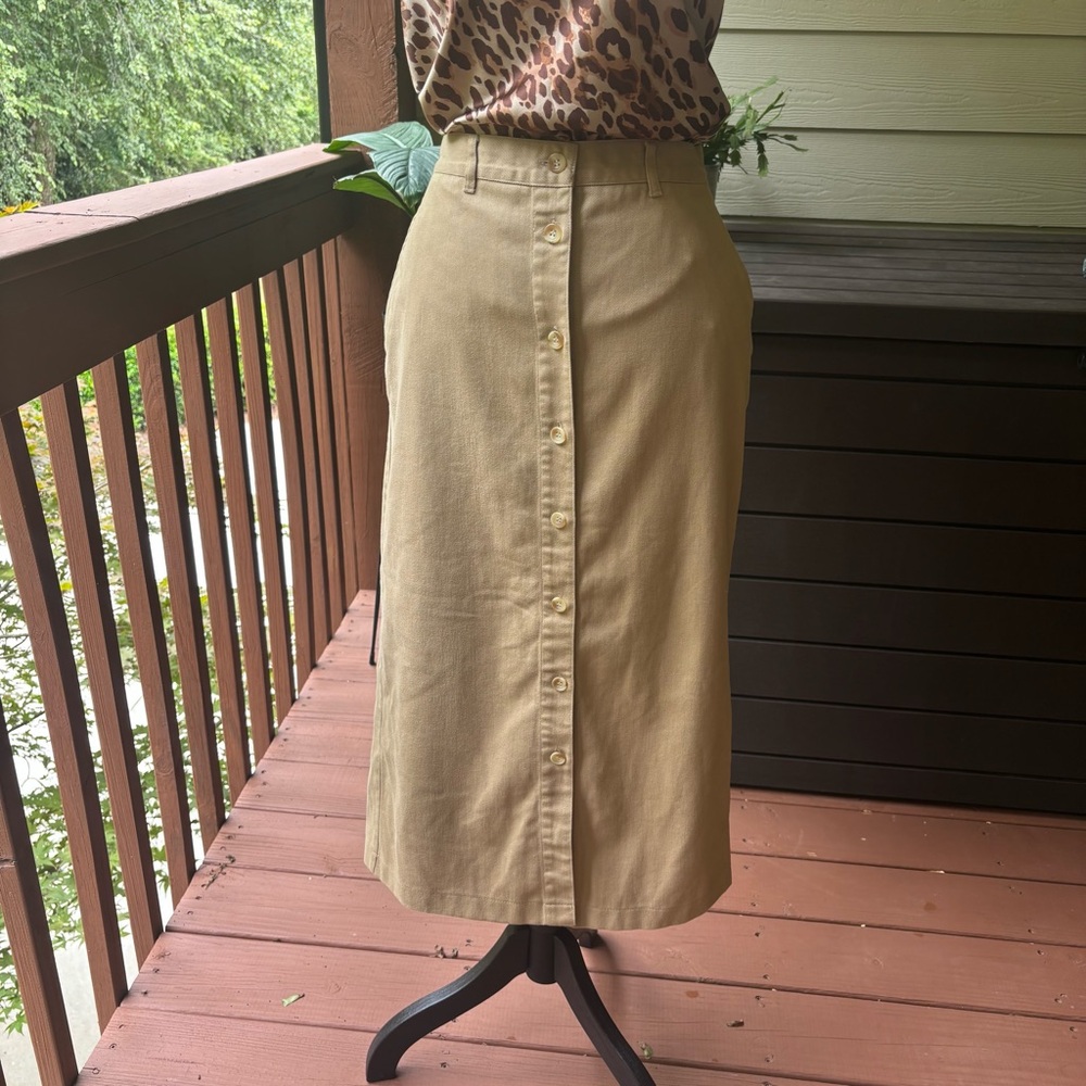 VTG Jones New York 90s Button Front Khaki Midi Skirt | Academia
Minimalist | 12P